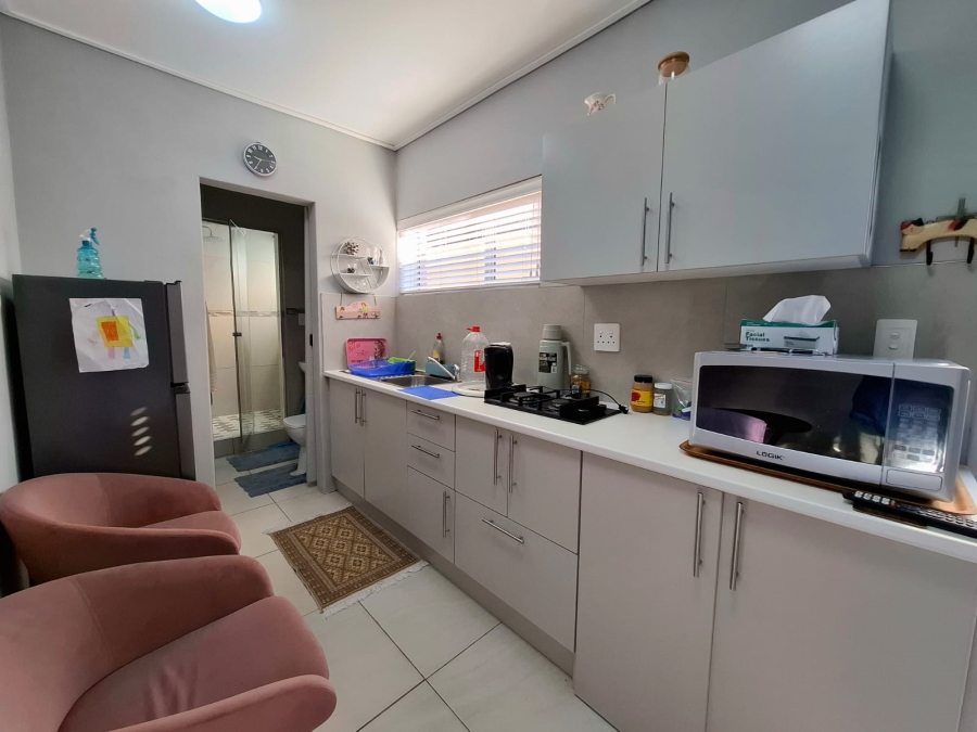 To Let 1 Bedroom Property for Rent in Monte Vista Western Cape